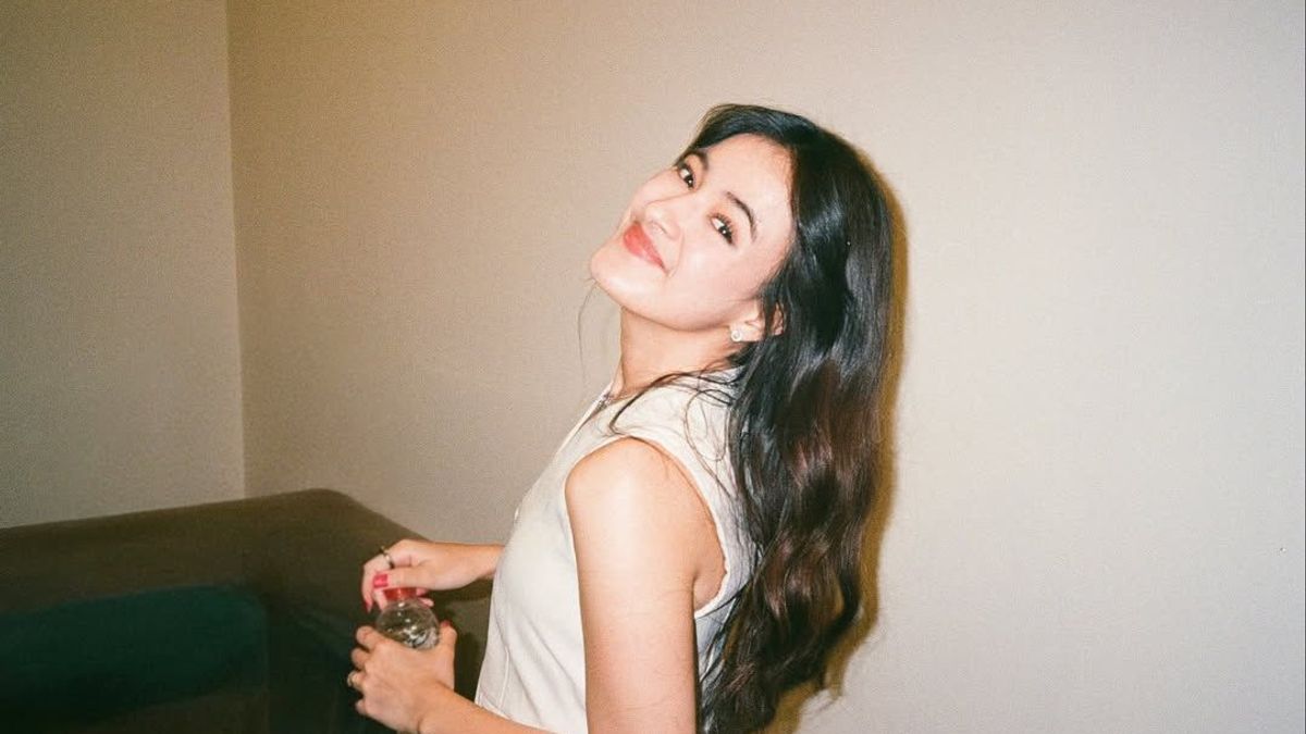 Mawar De Jongh Reveals the Challenge of Playing the Oldest Child Who Likes to Hide Feelings