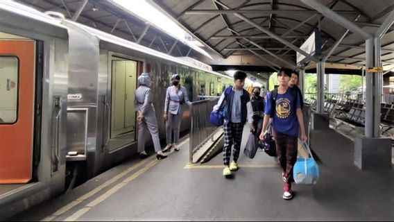 Jumlah Penumpang Kereta Api Jarak Jauh Meningkat Selama Libur Panjang Iduladha di Surabaya