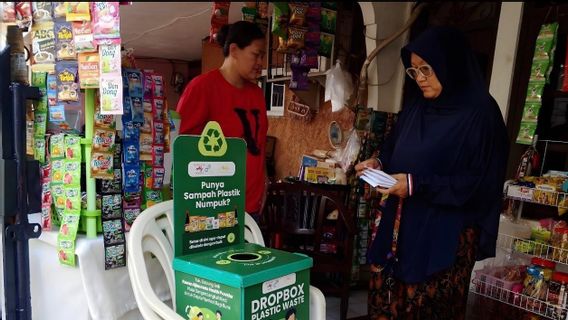 Start Living Greener, Check Out How to Recycle Plastic Waste at Home