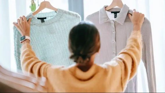 皮膚のアンダートーンを見つける簡単な方法、服をミックスするために適用することができます