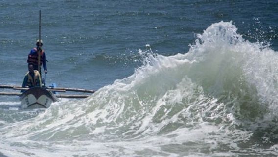 Waspada, Gelombang 7 Meter Mengintai Laut Natuna Utara