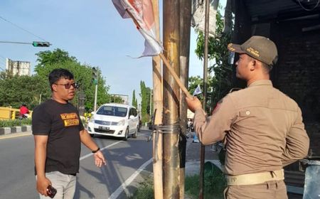 Satpol PP Surakarta Turunkan Ratusan Baliho-Spanduk Kampanye di Area Terlarang