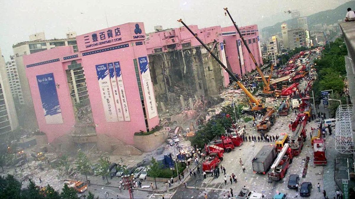 سامبونغ مول ينهار ويصبح واحدا من الكوارث الأكثر فتكا في كوريا الجنوبية في التاريخ اليوم, يونيو 29, 1995