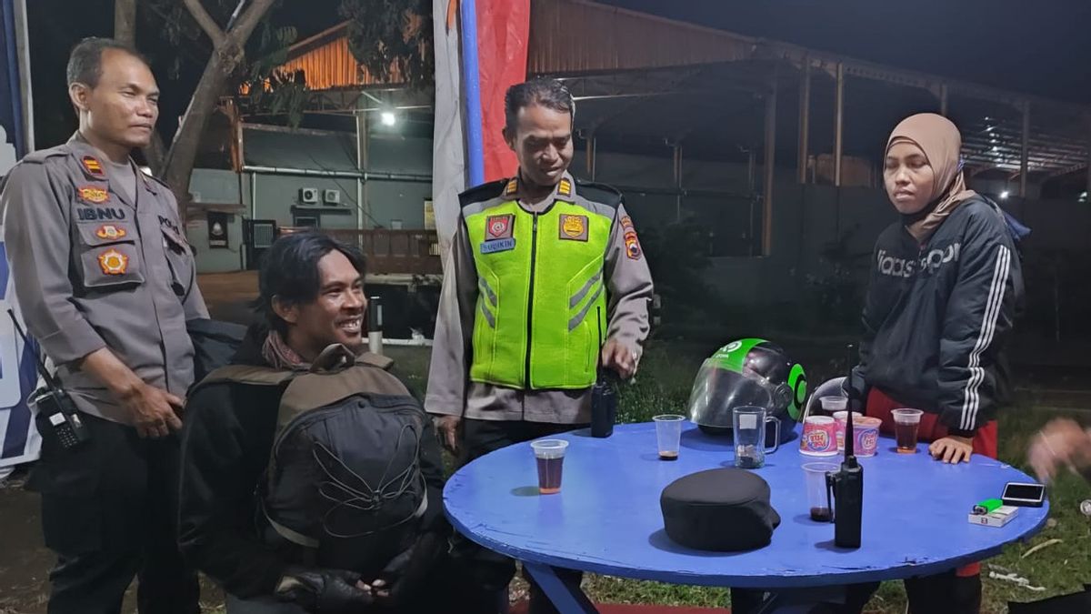 Homecoming Riding A Motorbike, Two Hours Journey A New Husband Realized His Wife Was Left On The Road