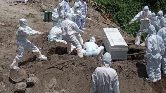 母亲和孩子在贝纳梅里亚死亡由于科维德 - 19