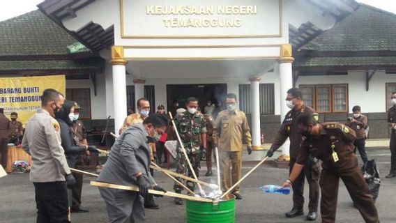 Kejari Temanggung Détruit Des Preuves D’actes Criminels