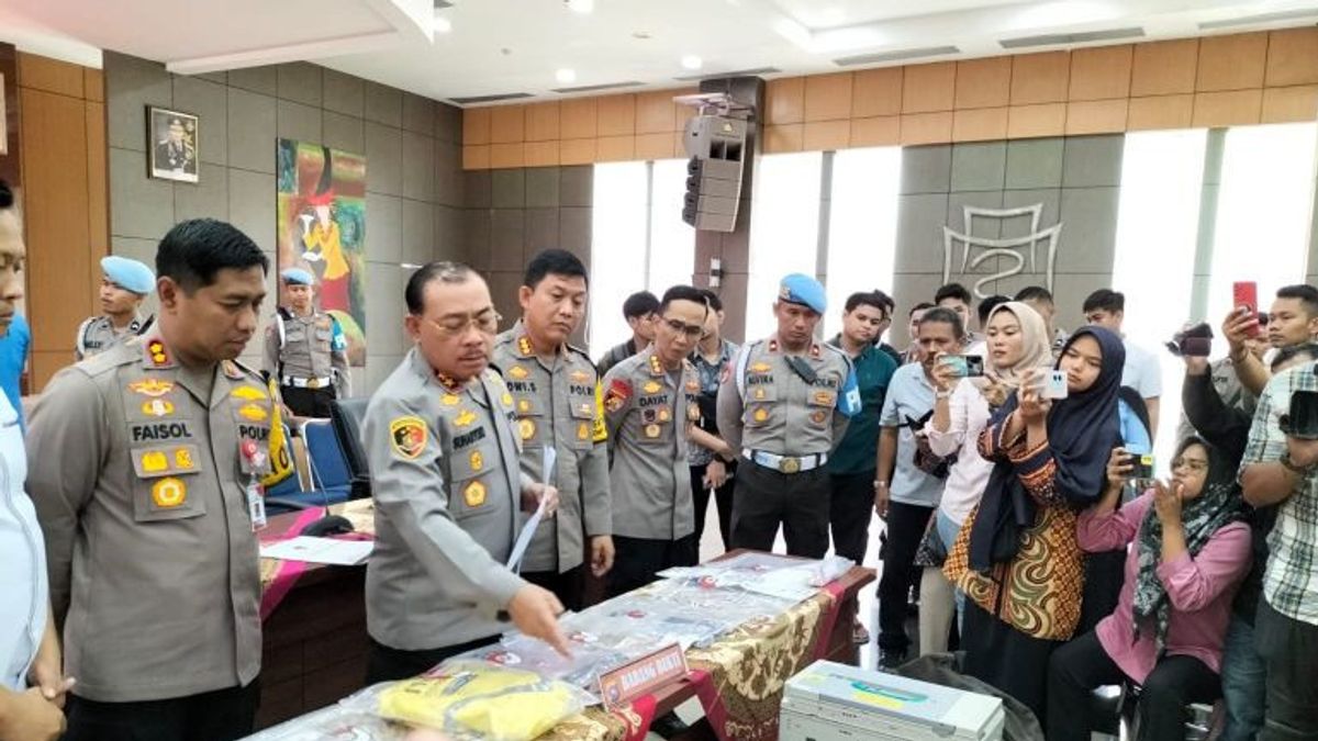 West Sumatra Police Propam Examines 2 Police Perpetrators Of Money Robbery In ATM Filling Cars