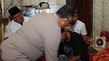 警方调查了17名学生在Penjaringan Jakut被重水冲洗案的目击者