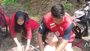 Petugas Medis PMI Tangani Empat Korban Tenggelam di Curug Larangan, Sukabumi