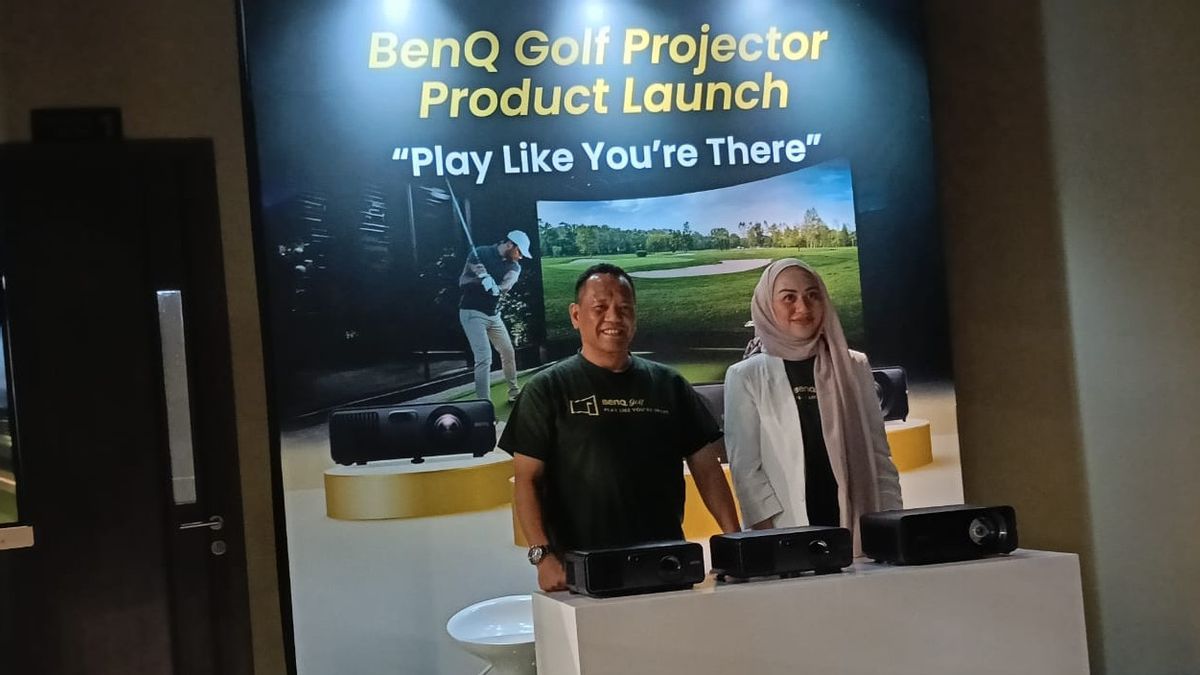 ملحمة متزايدة لممارسة الجولف مع محرض المحاكاة BenQ AK700ST