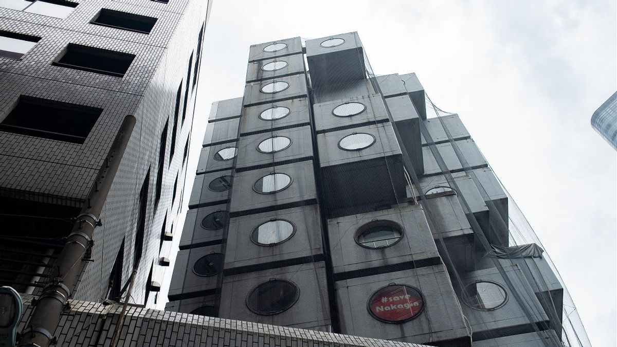 東京の未来的で記憶に残る中銀カプセルタワーが破壊される