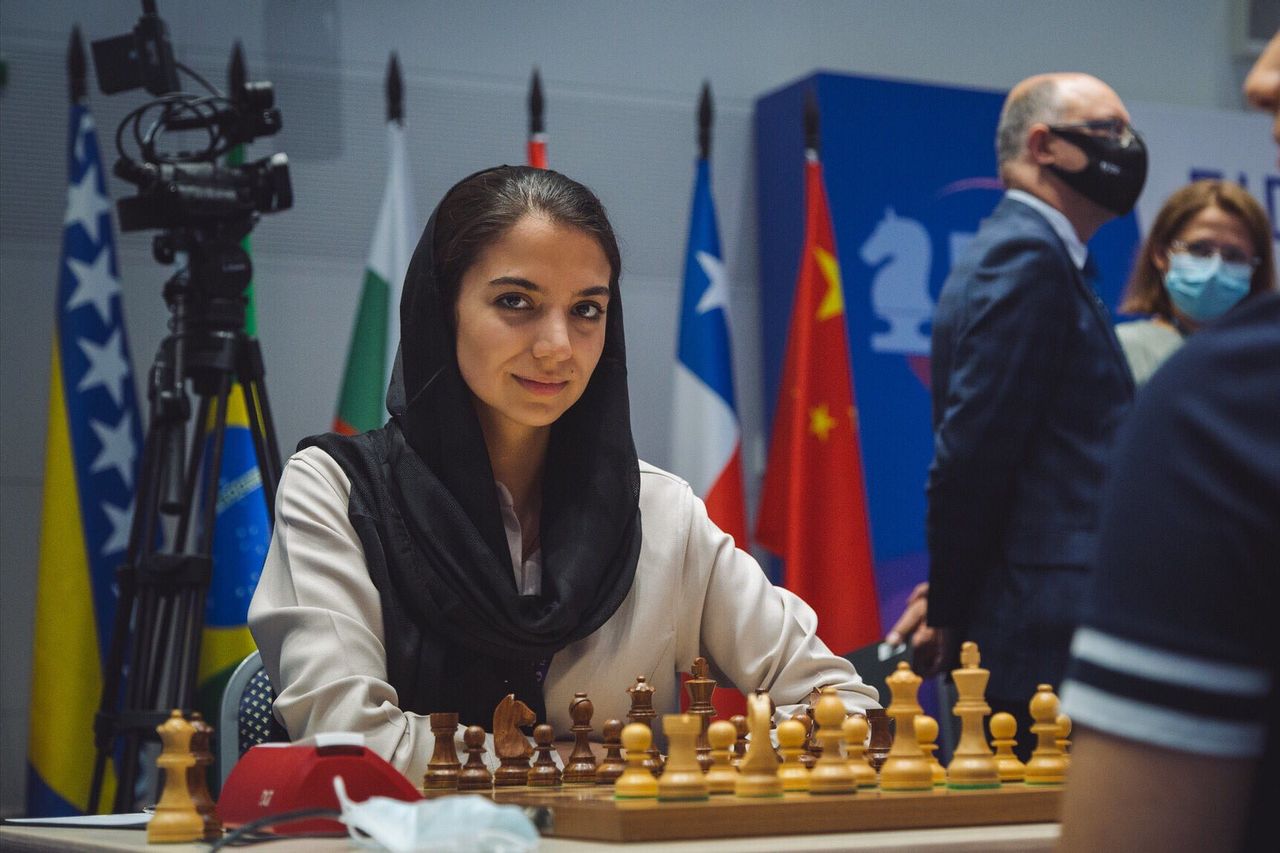 Iranian chess player was warned not to return to Iran after competing  without hijab -source