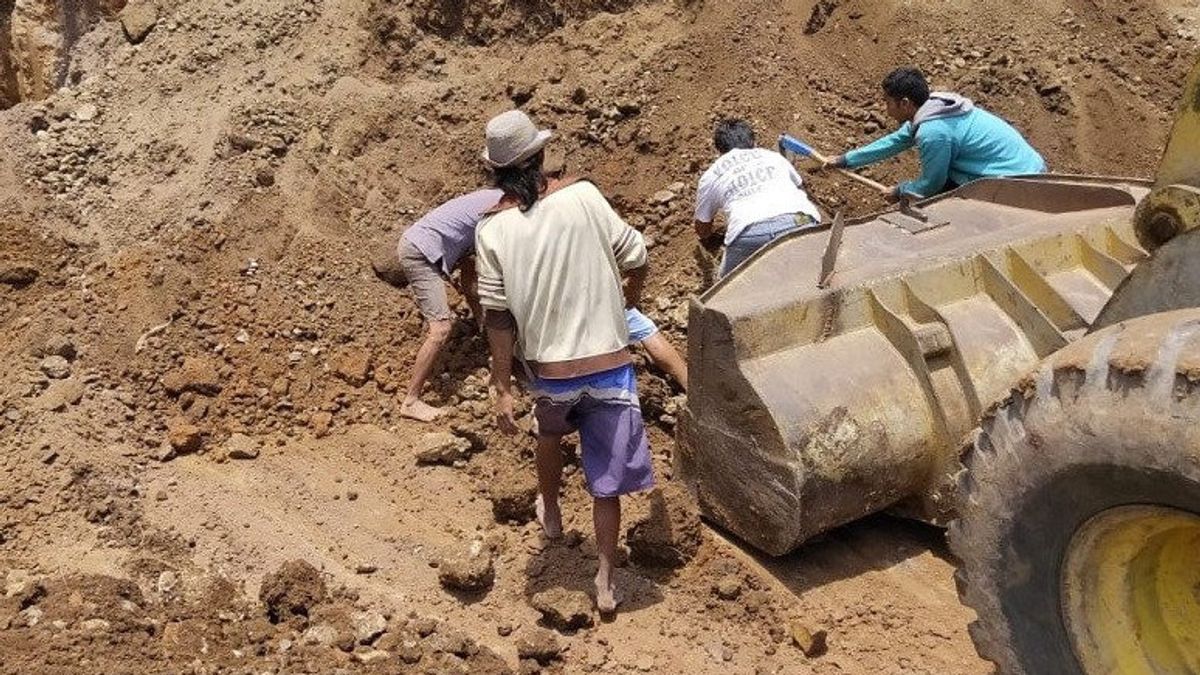 クドゥスの建設労働者2人が土砂崩れで死亡