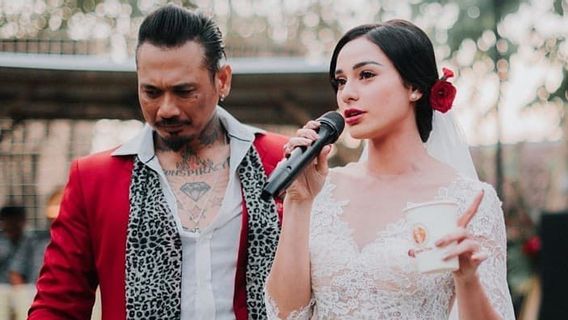 Nora Alexandra Dirundung Warganet karena Tampil Seksi Saat Suami Dipenjara, Jerinx Pasang Badan