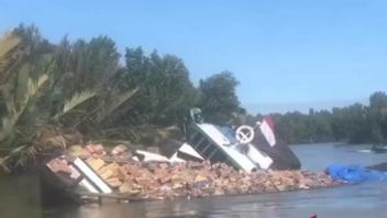 满载基本食品的船只在北加里曼丹的Kerapu Bulungan河中遇难