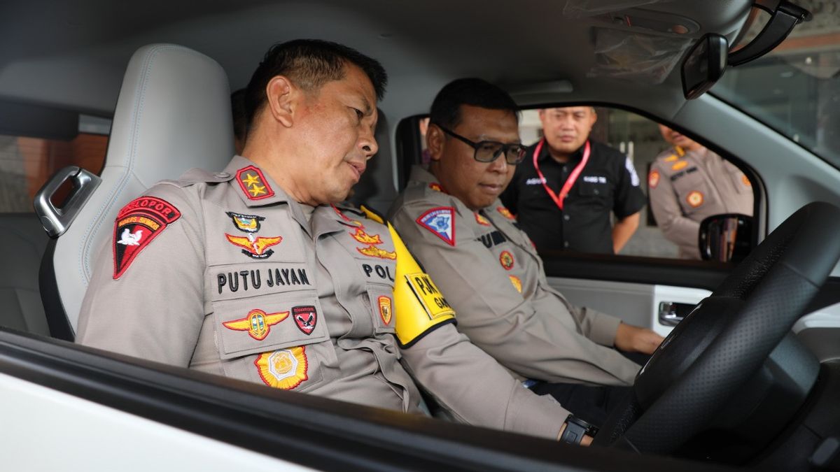 Representative Of Wuling Indonesia For The Bali Police Chief, Discuss 300 Electric Cars Prepared For The G20 Summit