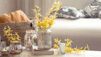 7 Tips Tablescaping Meja Ruang Tamu untuk Dekorasi Lebaran yang Hangat dan Berkelas