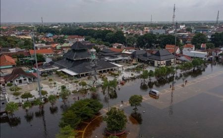 Banjir Demak Rendam 330 Sekolah, Belasan Ribu Siswa Tak Bisa Aktif Belajar