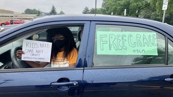 Hundreds Of US Students Demonstrate Asking Friends To Be Released From Prison