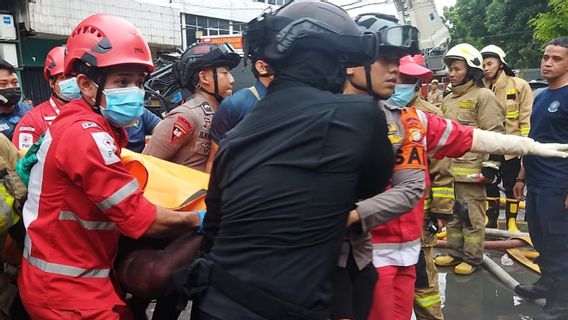 RS Polri Terima 21 Kantong Jenazah Korban Kebakaran Terra Drone Kemayoran