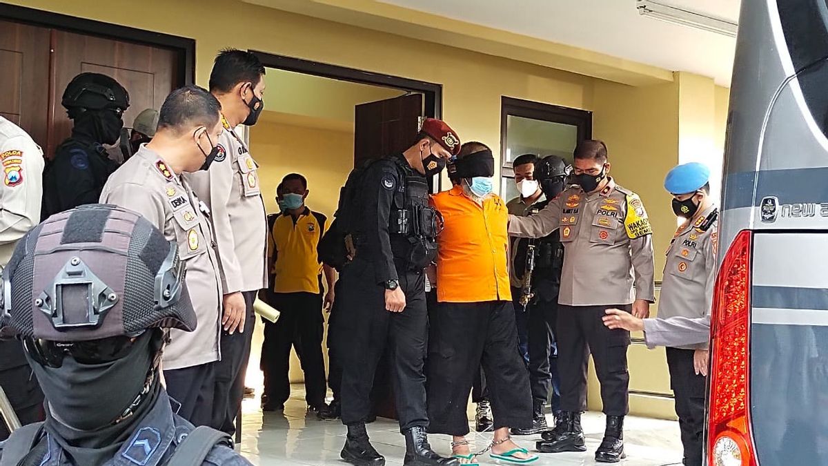 22 Terrorist Suspects Brought By Densus 88 From East Java Detained In Cikeas