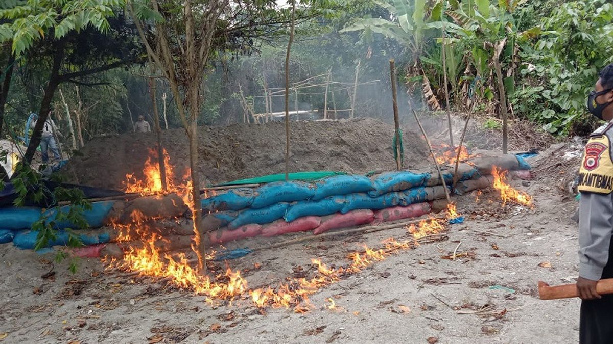 Tambang Emas Ilegal di Gunung Botak Maluku Masih Berlangsung, Polisi Bakar 25 Kolam Berbahan Sianida