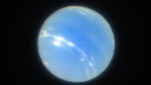 Awan di Planet Neptunus Ternyata Diciptakan oleh Matahari, Ini Buktinya!