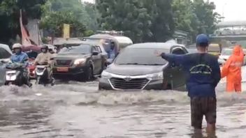 パンジャイタン洪水の2つの道路、多くのモゴックバイクが水に沈む