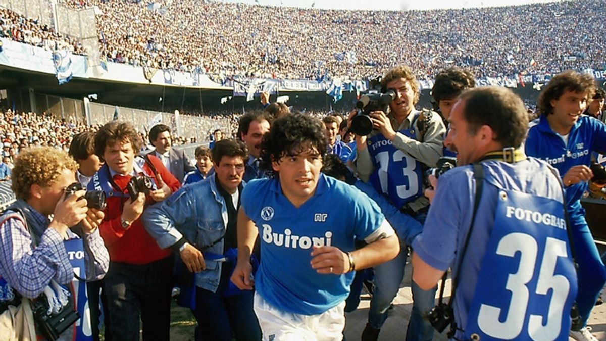 ディエゴ・マラドーナが1991年4月6日、イタリアリーグで15カ月間の出場を禁止された。