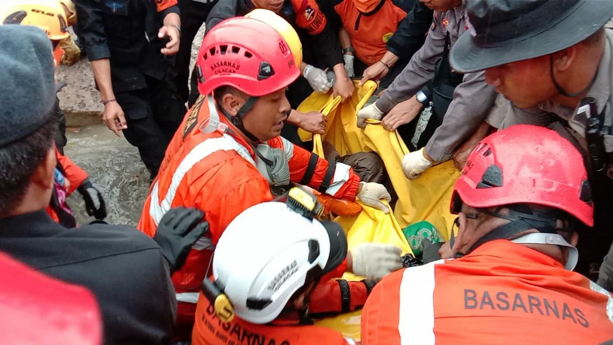 SARチームがチャンジュール地震の犠牲者3体を再避難させる