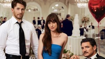 ملخص الفيلم المادية: داكوتا جونسون بين بيدرو باسكال وكريس إيفانز