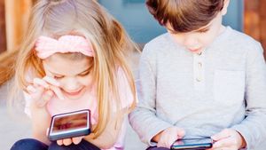 Tips Supaya Anak Tidak Kecanduan <i>Smartphone</i>