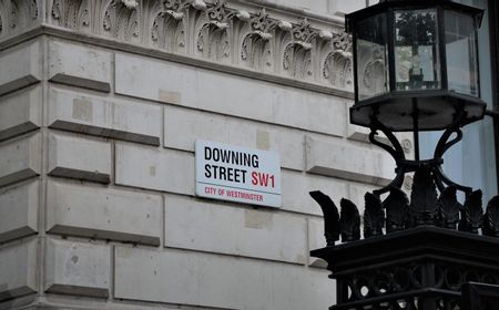 Viral Foto PM Boris Johnson Kumpul saat Penguncian COVID-19, Downing Street: Itu Diskusi Pekerjaan