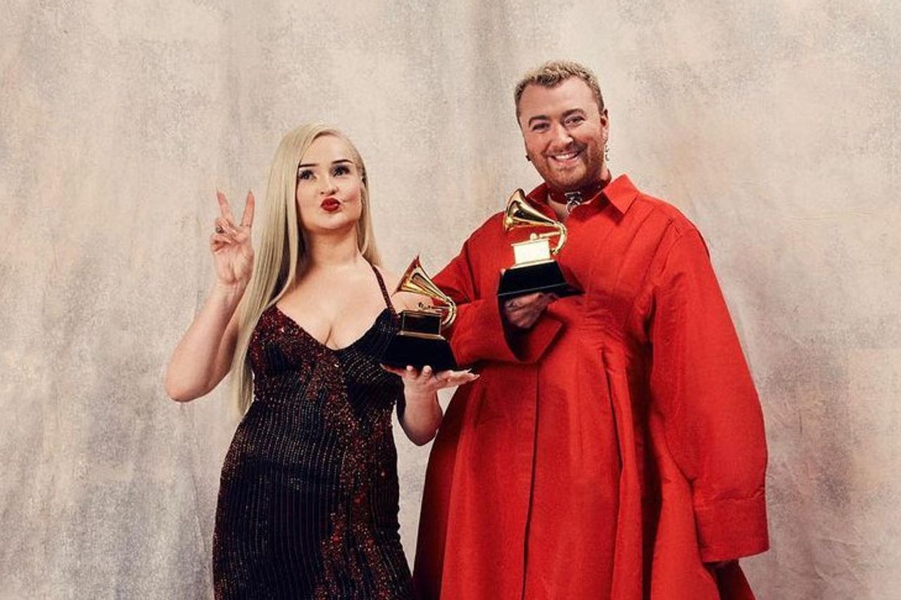 Les apparitions de Sam Smith et de Kim Petras aux Grammy 2023 ont été  critiquées par des politiciens américains