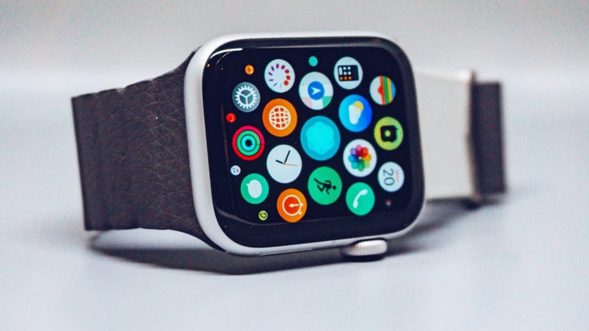Complicated Design, Apple Watch Production Delays