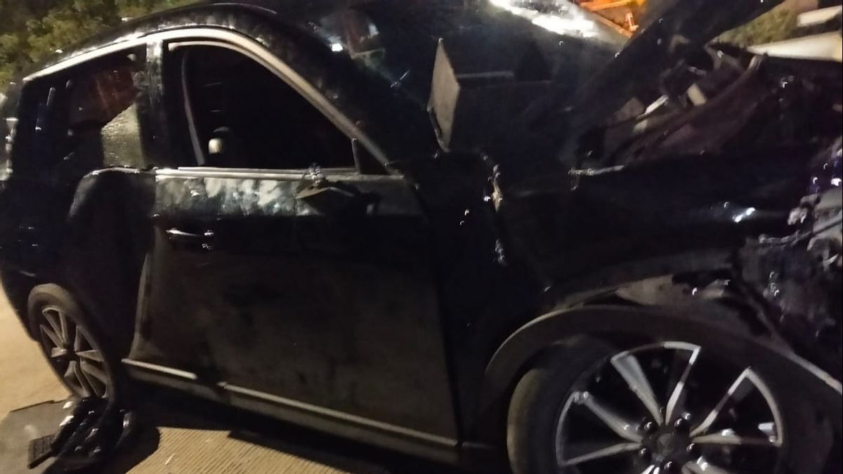 Mobil Mazda Tabrak Lari di Jakbar Akhirnya Tertabrak Kereta di Pademangan Usai Dikejar Warga