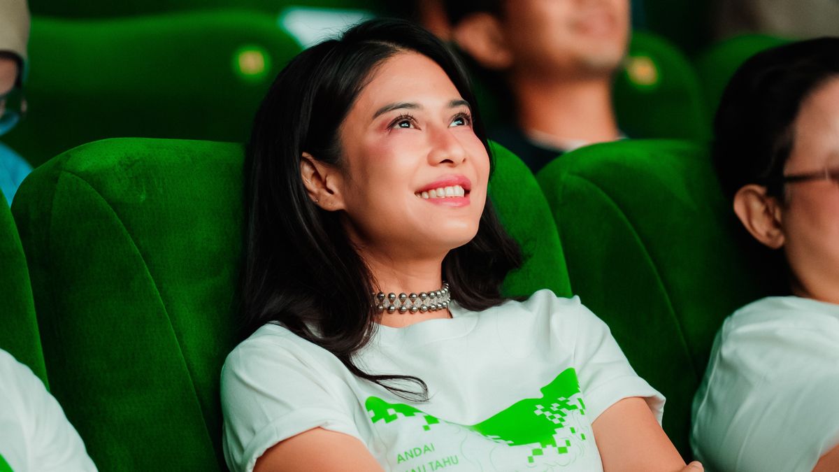 Dian Sastrowardoyo 喜欢与 AI 聊天，因为明天没有母亲