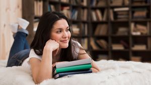 7 Ways to Organize Books for a Small Home Library to Be Neat and Aesthetic