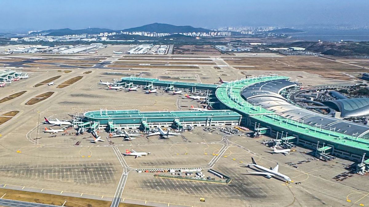 大学入試中の騒音制御のために航空機の離着陸が停止されました