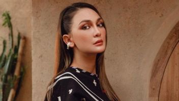 Luna Maya Bantah Isu Tunangan dengan Maxime Bouttier Bulan Depan