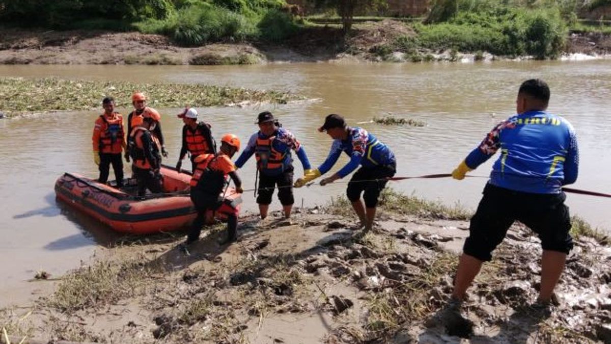 Tim SAR Gabungan Karawang Temukan Korban Tenggelam di Sungai Citarum