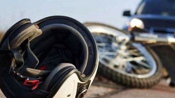 バイラルビデオ、南スラウェシ州DPRD副議長の息子が無謀にパジェロを運転しバイクに衝突、切符の制裁を受けた
