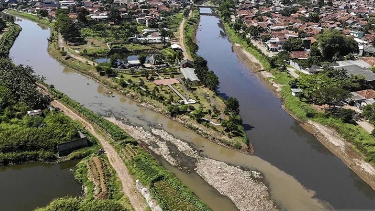 The Deputy Minister Of Home Affairs Asked The Local Government To Educate On Waste Management In The Citarum Watershed