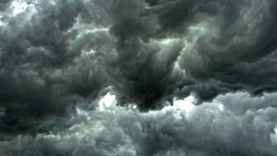 Extreme Weather Not Yet Over, 51 KK in Tapin Hit by Storm While Flood in Malang Recedes
