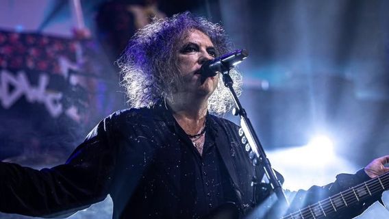 Robert Smith Akui Tak Minat Jadi Vokalis di Masa Awal The Cure