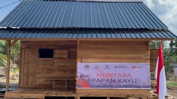 洪水残留木材，是亚齐和苏门答腊岛受害者的住房解决方案