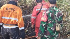 BPBD Muara Enim Padamkan Karhutla di Desa Suka Merindu