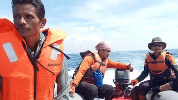 مفقود 3 أيام بسبب محرك قارب تالف ، تم العثور على 2 صيادين شرق آتشيه آمنين