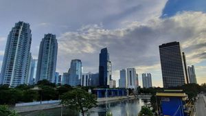 Langit Cerah Berawan Menyelimuti Jakarta Hari Ini
