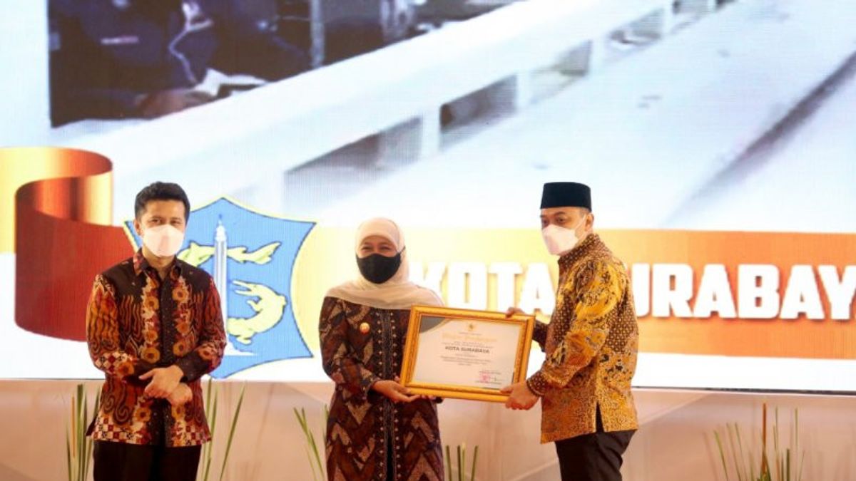 Sukes Selaras dengan Pemerintah Pusat, Surabaya Raih Penghargaan Jatim Terbaik I